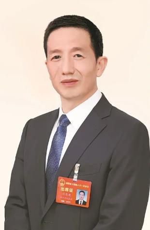 深入實(shí)施“五新四城”戰略 奮力建設現代化新懷化——訪(fǎng)省人大代表、懷化市委書(shū)記許忠建