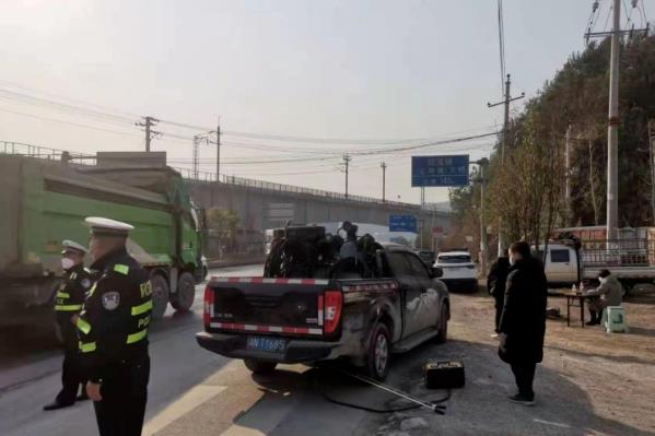 懷化市生態(tài)環(huán)境局市交警支隊聯(lián)合集中整治“冒黑煙”車(chē)輛