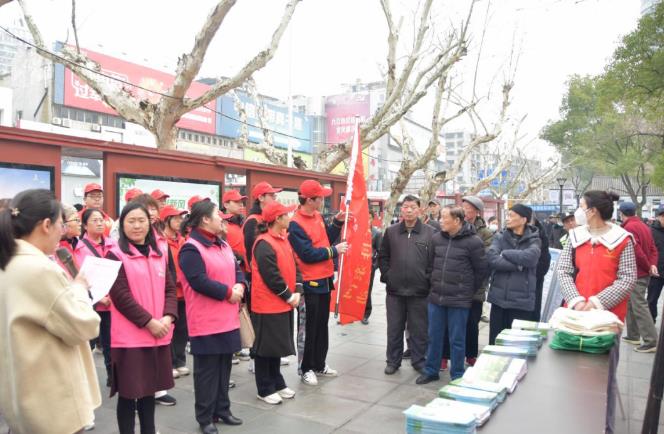 這些法，你需要知道！爭做文明先行者，共創(chuàng  )九江文明城——九江市生態(tài)環(huán)境局聯(lián)合市婦聯(lián)、巾幗志愿者協(xié)會(huì )結合創(chuàng  )文開(kāi)展普法宣傳